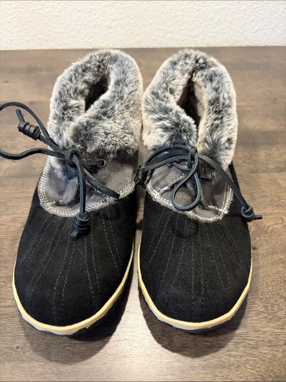 Sperry Black Faux-Fur Lined Slip-On Slippers with Gray Collar